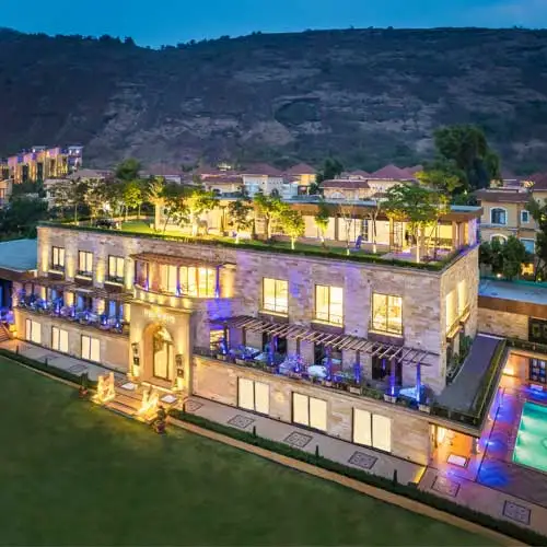 Night exterior view of Della Gallery designed by Jimmy Mistry